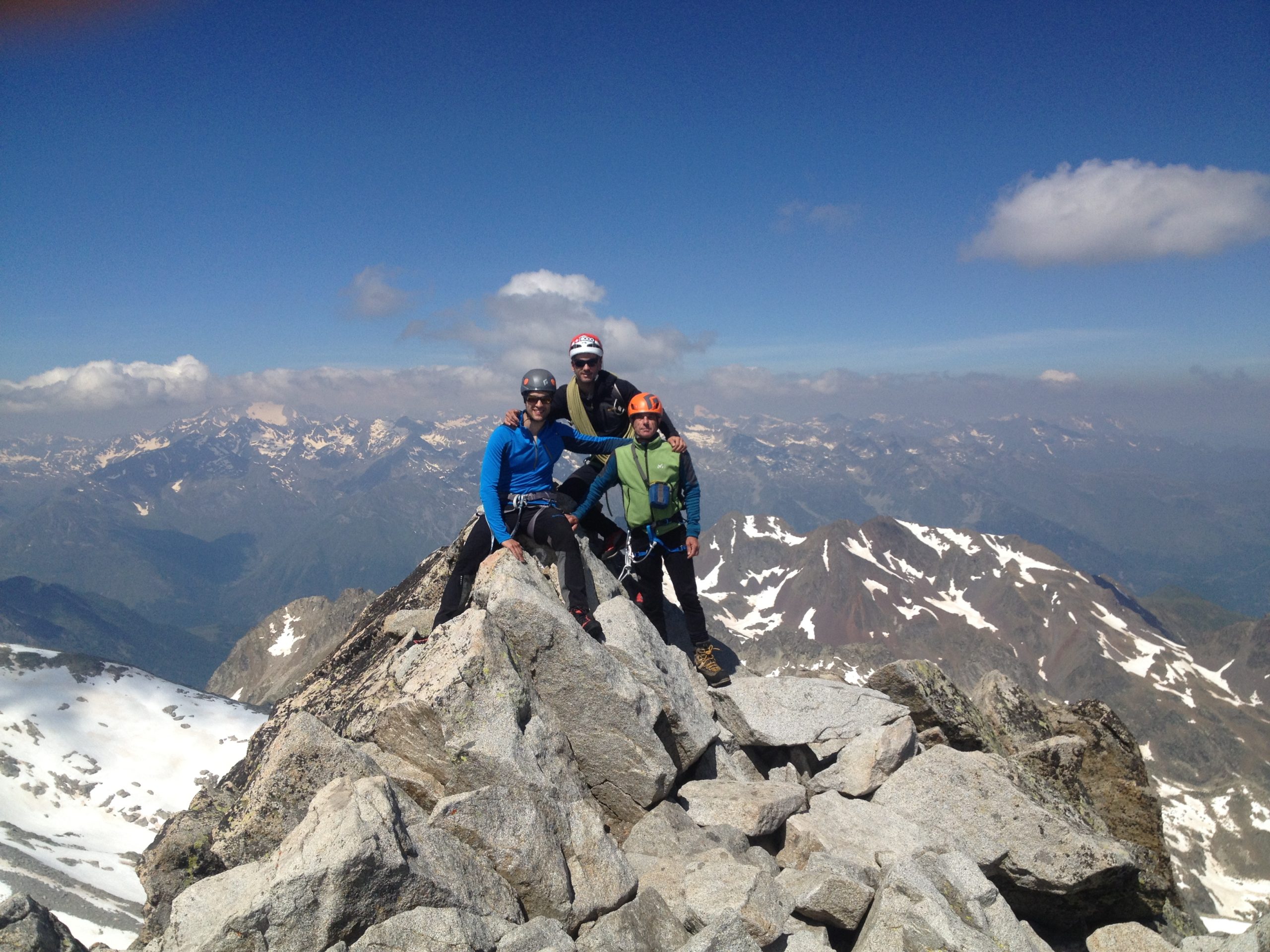 Aristas en Pirineos, tres consejeros al Neuville