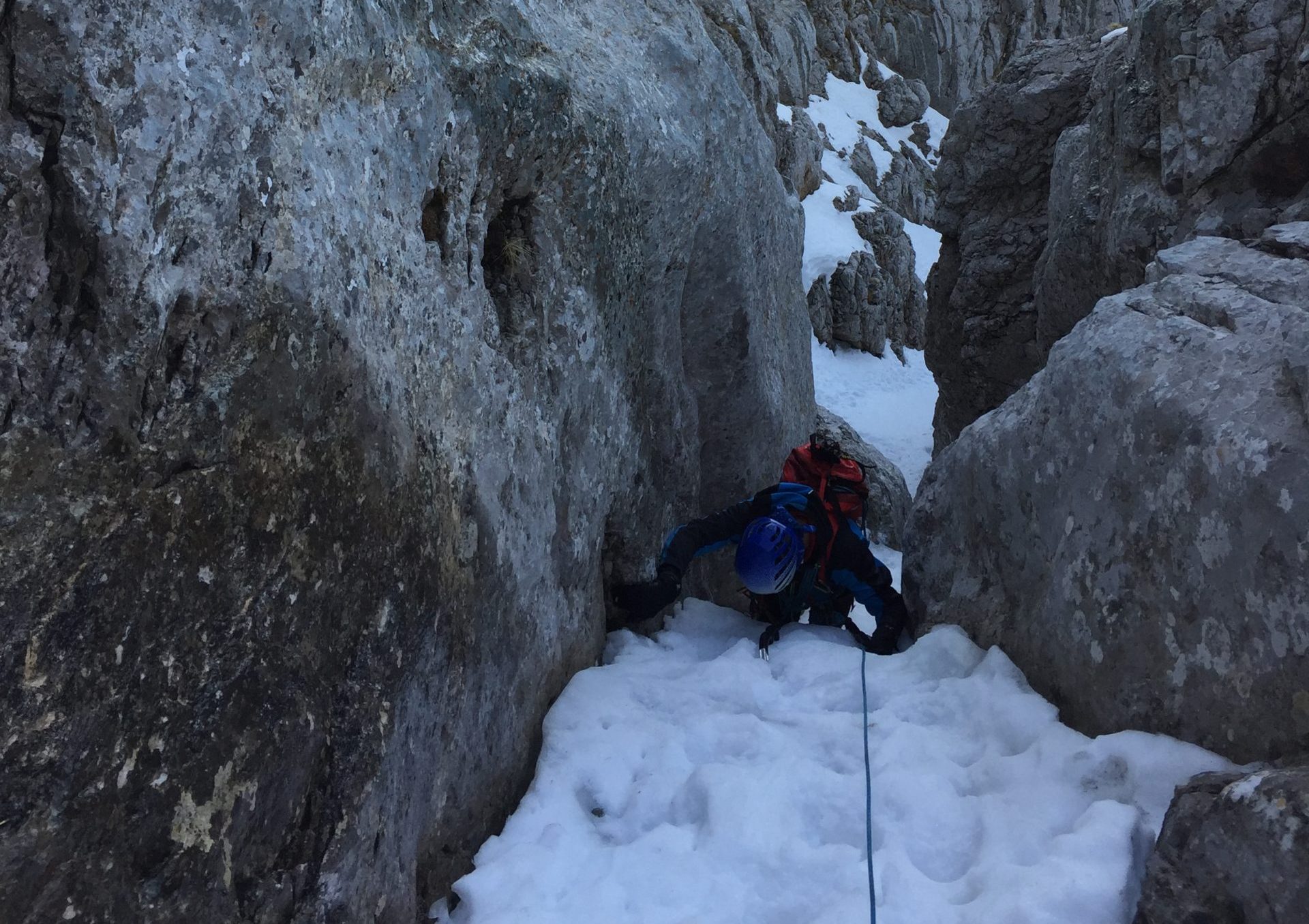 Canal estrecha Torre del Friero