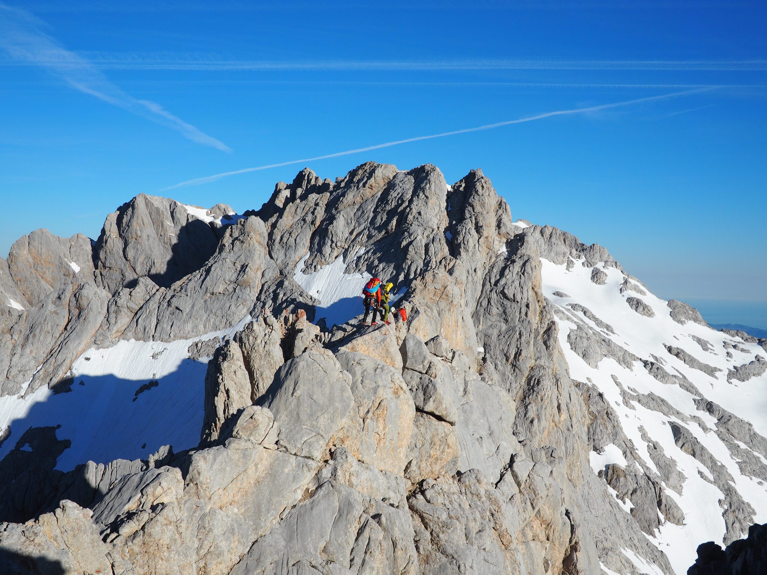 Escalada en Arista Picos de Europa Madejuno Tiro Llago